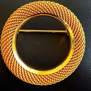 Mesh Circle Vintage Brooch - Gold Tone